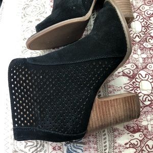 Peep toe Lucky Brand booties